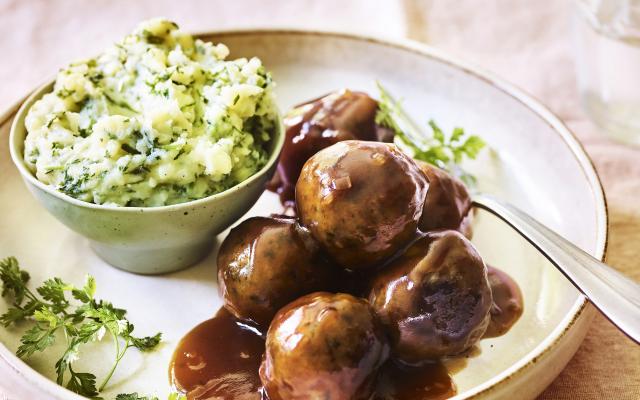 Balletjes in Luikse saus met kervelpuree - Libelle Lekker