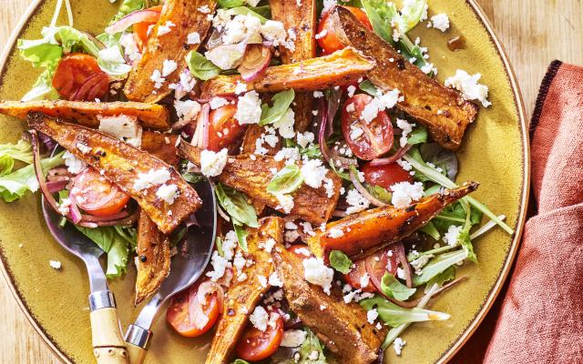 Pittig gekruide zoete aardappel partjes met feta