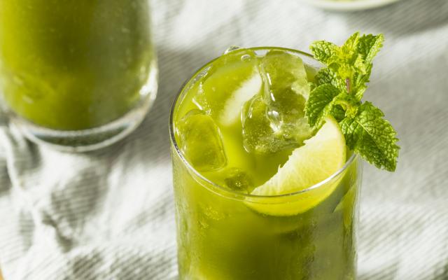 Limonade à la menthe, au matcha et au citron vert