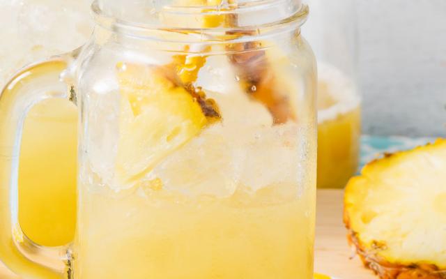 Limonade à l'ananas et à la noix de coco