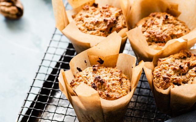 Ontbijtmuffins met banaan en walnoot