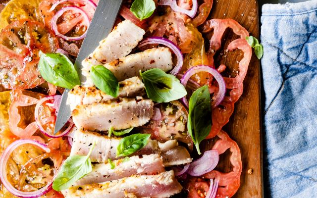 Carpaccio van coeur de boeuf met gegrilde tonijn