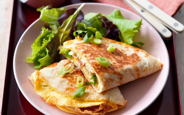 Quesadilla met omelet, ham en kaas