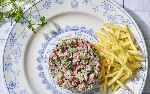 Steak tartaar met stro-aardappeltjes