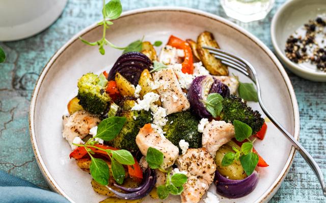 Eenpansgerecht met kippenblokjes en feta