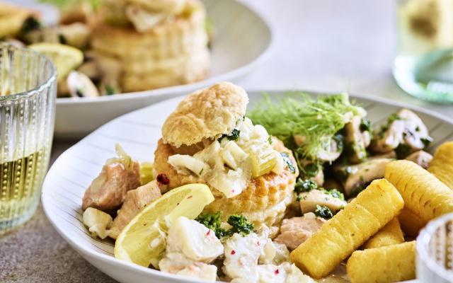 Vol-au-vent de la mer met venkel, champignons en kroketjes