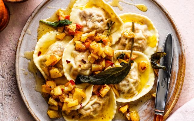 Pompoenravioli met gebakken appeltjesboter