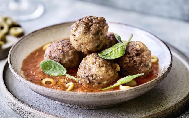 Boulettes de poulet, sauce rouge