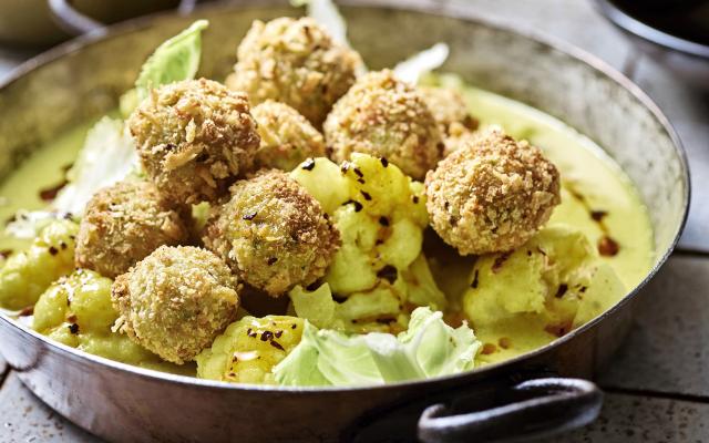 Boulettes de poisson, curry de chou-fleur