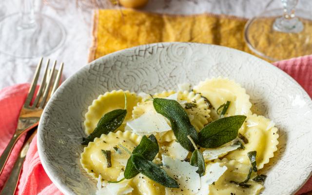 Ravioli met saliebotersaus