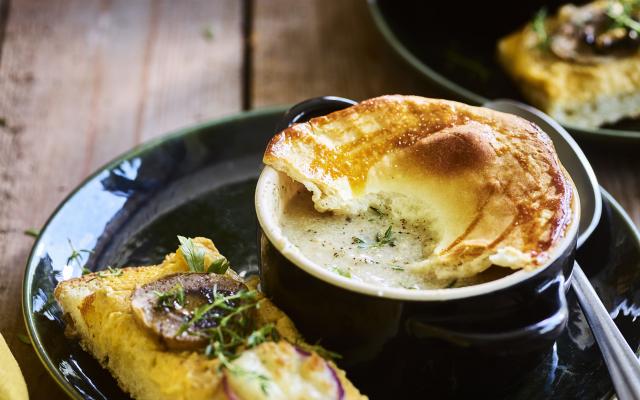 Champignonroomsoep met een korstje en pompoenfocaccia