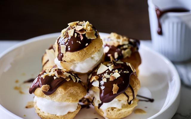 Profiteroles met ijs