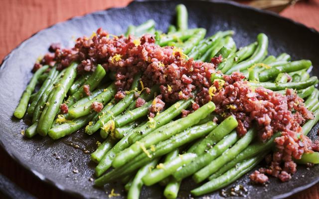 Boontjes met spekcrumble