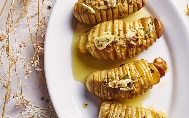 Hasselbackaardappelen met frisse kruiden