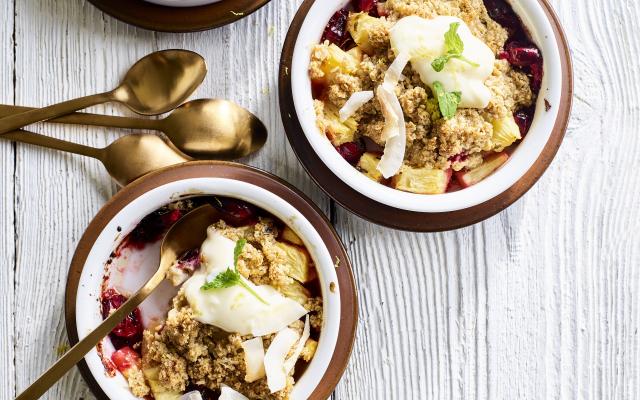 Supersimpele ananascrumble met citroenyoghurt