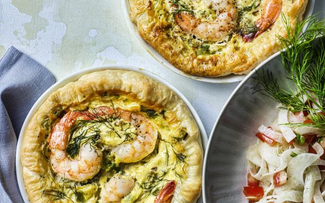 Miniquiches met scampi’s, prei, zure room en dille + salade van tomaat en venkel