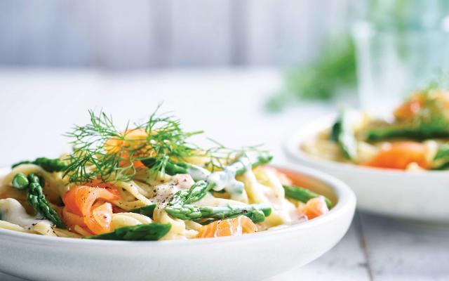 Pâtes au saumon fumé et aux asperges vertes