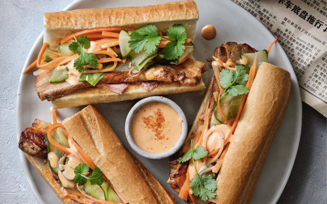 Bánh mì met sriracha­mayonaise