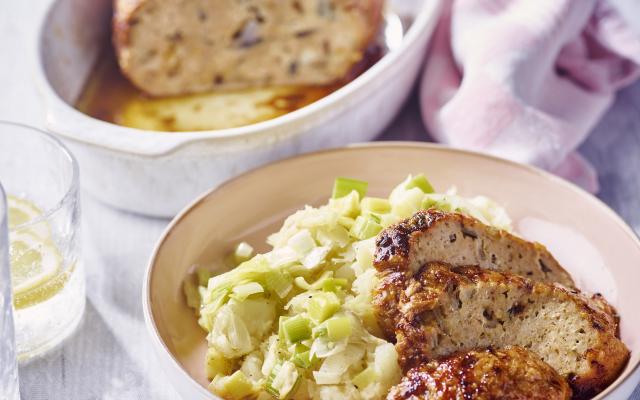 Pain de viande au poulet, purée de panais, céleri et poireaux