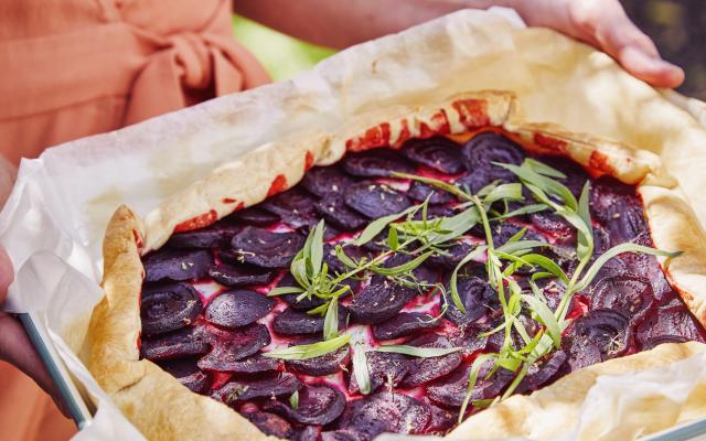 Galette met geitenkaas en rode biet