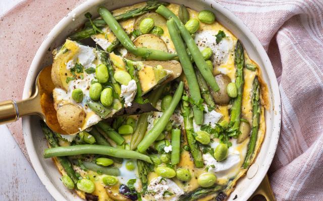 Lentefrittata met krieltjes, groene groenten en ricotta