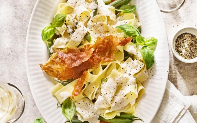 Pappardelle met boontjes en prosciutto