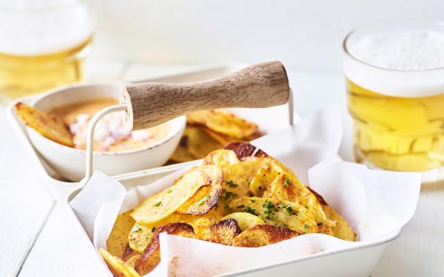 Paprikachips met pikante dip