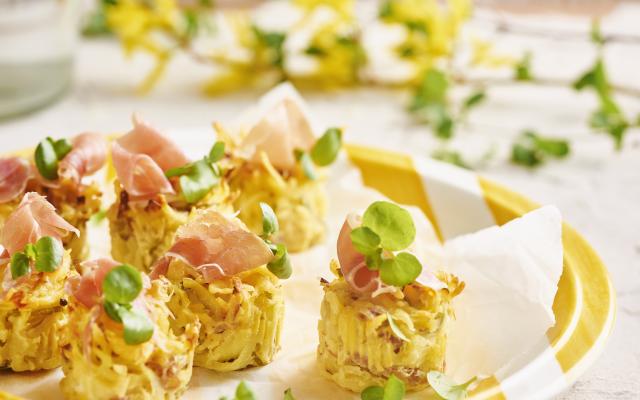 Aardappelmuffins met oude kaas en gandaham