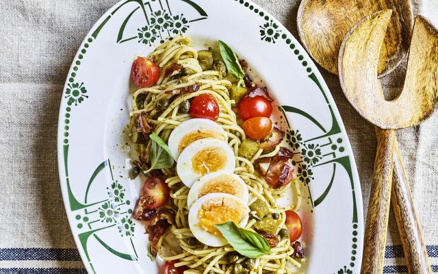 Pasta pesto met dadels en kappertjes
