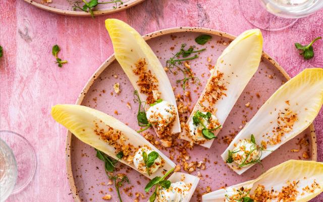 Witloofbootjes met kruidige geitenkaascrème