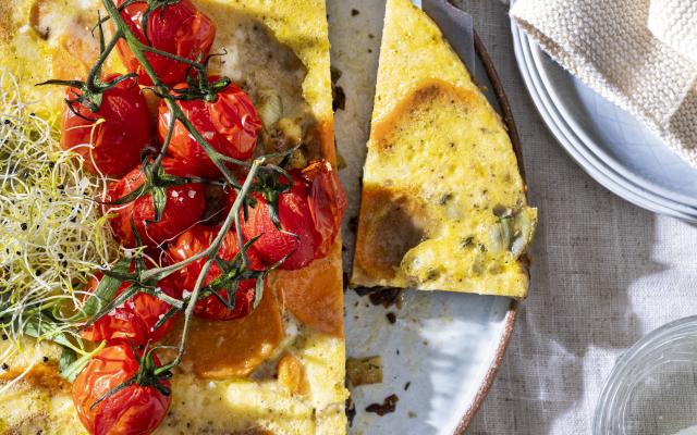 Tortilla van zoete aardappel met jonge prei en manchego