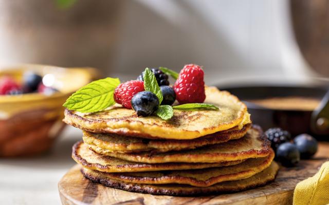 Breakfast pancakes met fruit
