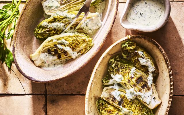 Gegrilde Romeinse slakropjes met lichte tartaarsausdressing