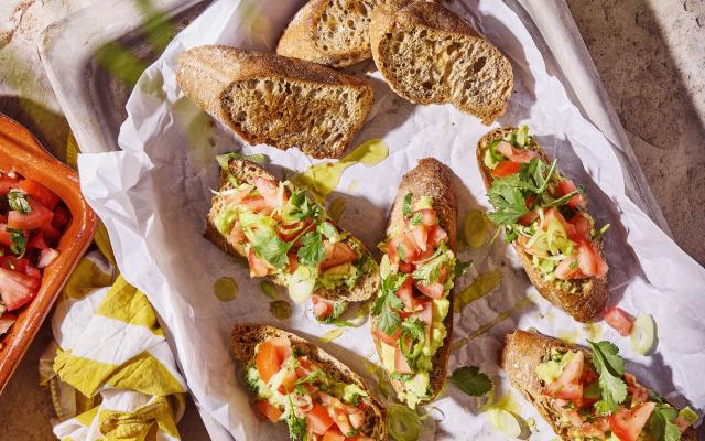 Pan con guacamole & pico de gallo