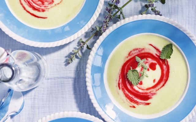 Meloensoepje met frambozencoulis