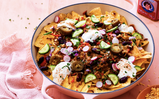 Loaded nachos met ­gehakt, cheddar, paprika en jalapeño’s
