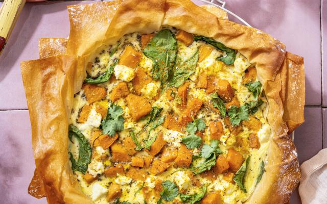 Quiche van filodeeg, zoete aardappel, feta en za’atar