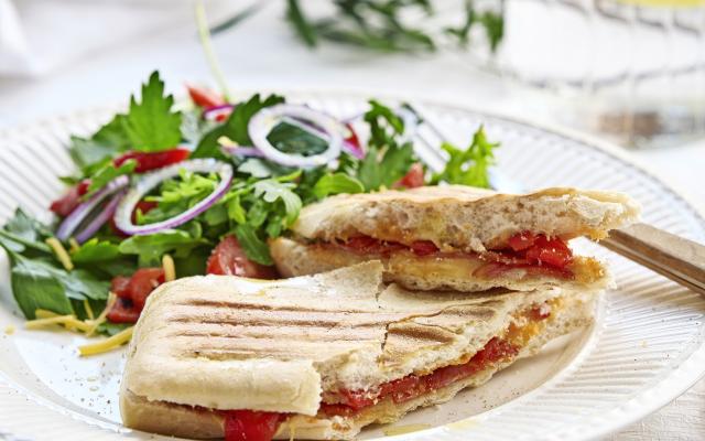 Paninis au chorizo et poivron grillé