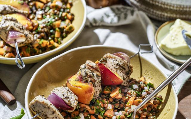 Brochettes met varkenshaasje en nectarine