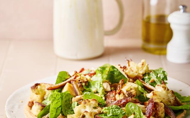 Geroosterde bloemkoolsalade met halloumi