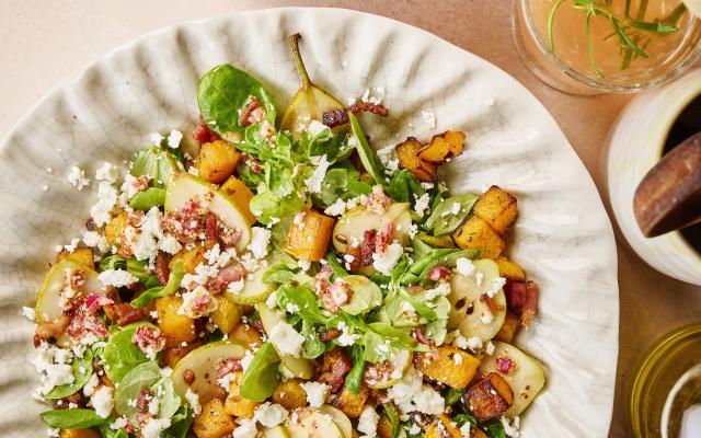 Pompoensalade met peer, spek en feta