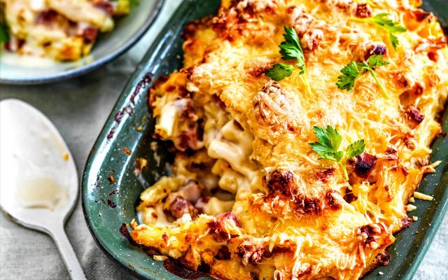 Macaroni met kaas, hesp en ei