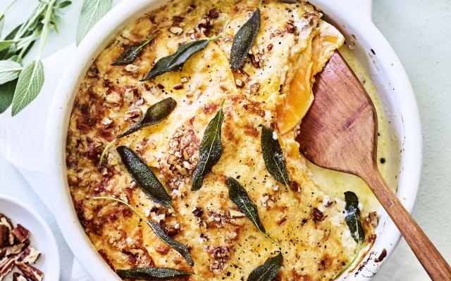 Pompoengratin met parmezaan en walnoten