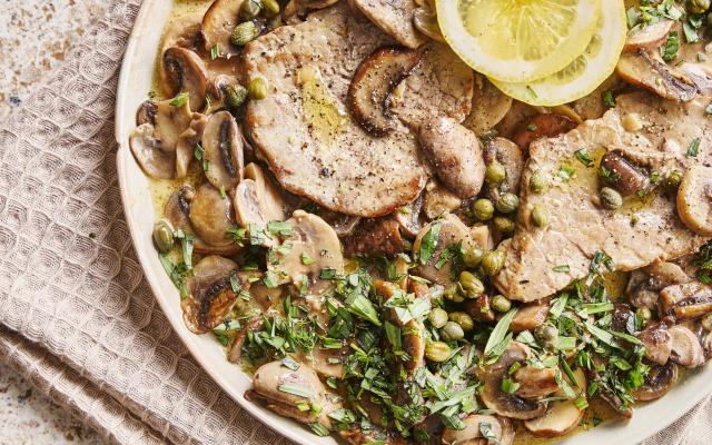 Kalfslapjes piccata met gebakken champignons