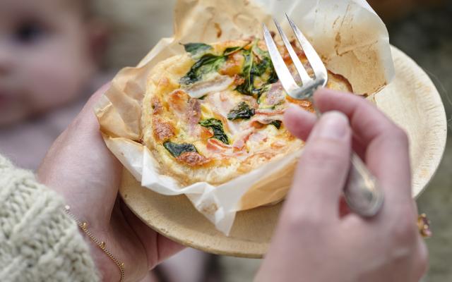 Snelle miniquiches met spinazie, pompoen en pancetta