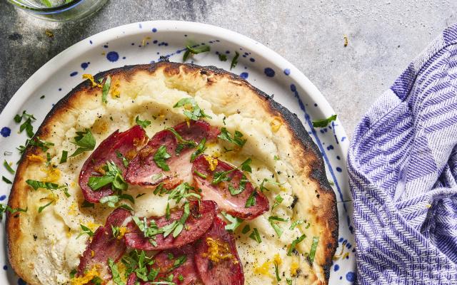 Pizza met eendenborst, sinaasappel en knolseldercrème