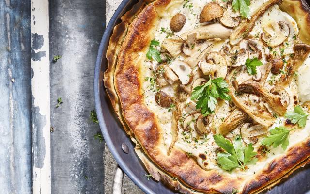 Panpizza met bloemkoolbodem, boschampignons, mascarpone en truffelolie