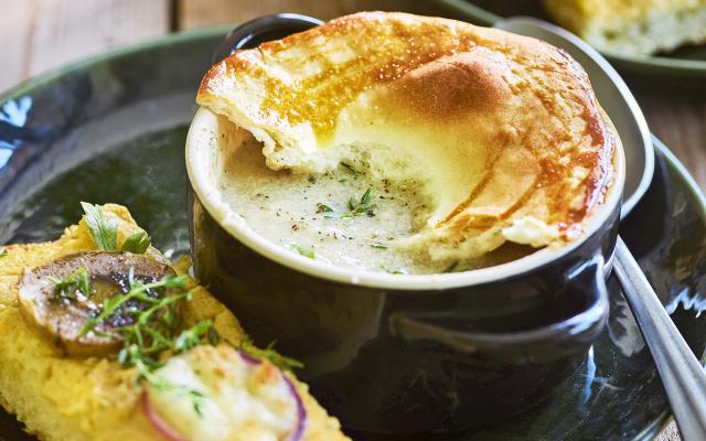 Velouté de champignons en croûte