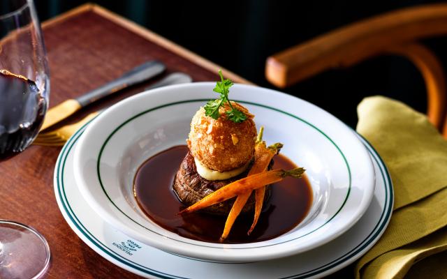 Filet mignon met portojus en homemade kroketje