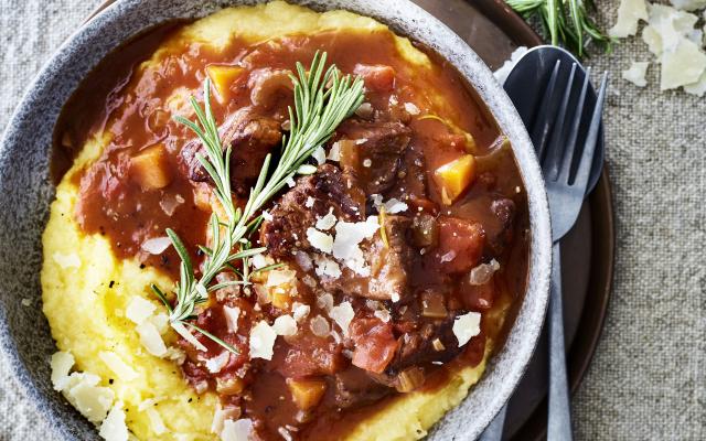 Herfstige lamsragù met polenta